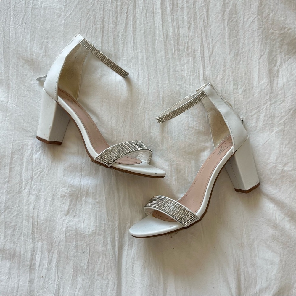 Elegant White Heeled Sandals with Rhinestone Accents